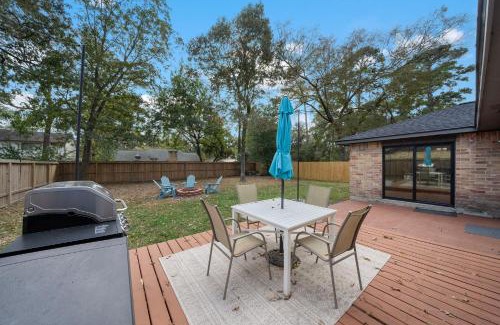 Grogan's Mill House | Houston Getaway Nr The Woodlands Bbq Yard Games