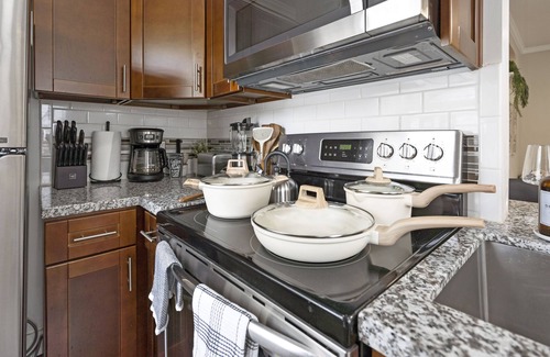 Greater Heights Apartment | Houston Historic Heights Cozy APT. MINUTES from Downtown and TOP ATTRACTIONS
