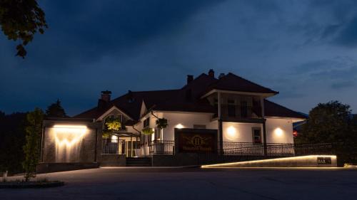 Radovljica House | Houston Resort