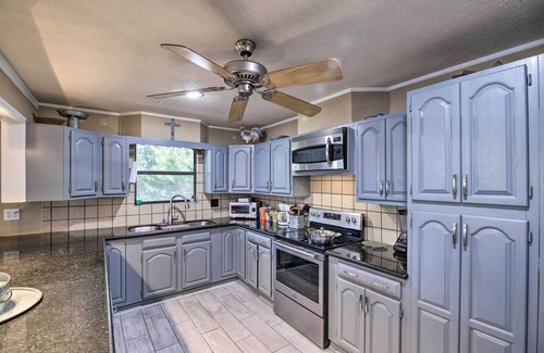 Barrett House | Houston Riverfront House w/Deck & Private Dock!