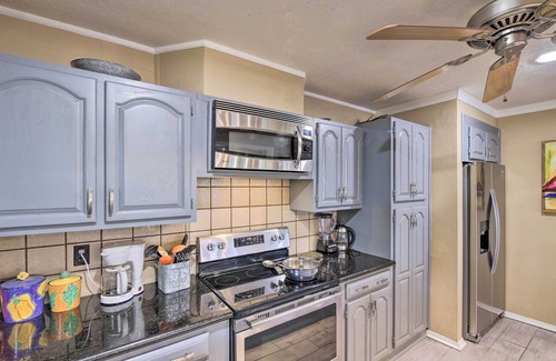 Barrett House | Houston Riverfront House w/Deck & Private Dock!