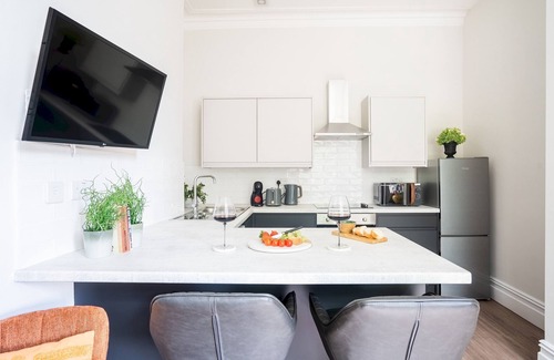 Adamsdown Apartment | Howard Gardens - 2 Bedroom Apartment in Cardiff City Centre