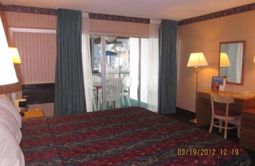 Fair Plain Hotel | Howard Johnson by Wyndham Saint Joseph Benton Harbor