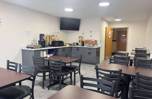 Fort St. John Hotel | Howard Johnson by Wyndham Fort St. John