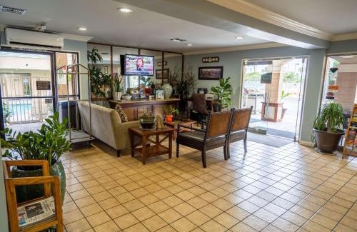 Buena Park Hotel | Howard Johnson by Wyndham Buena Park