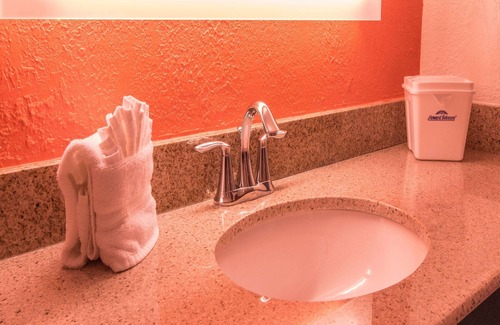 Portsmouth Hotel | Howard Johnson by Wyndham Portsmouth