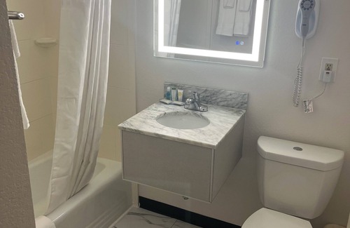 Malden Hotel | Howard Johnson by Wyndham Malden Boston Area
