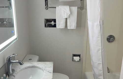 Malden Hotel | Howard Johnson by Wyndham Malden Boston Area