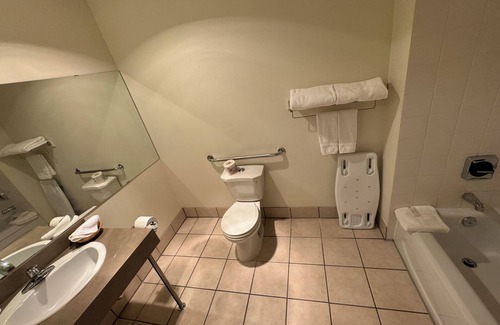 Fort St. John Hotel | Howard Johnson Hotel by Wyndham