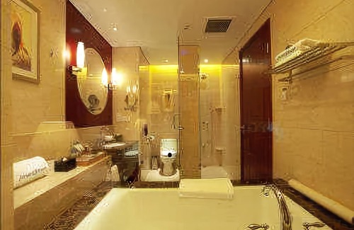 Chenggong County Hotel | Howard Johnson Tropical Garden Plaza Kunming