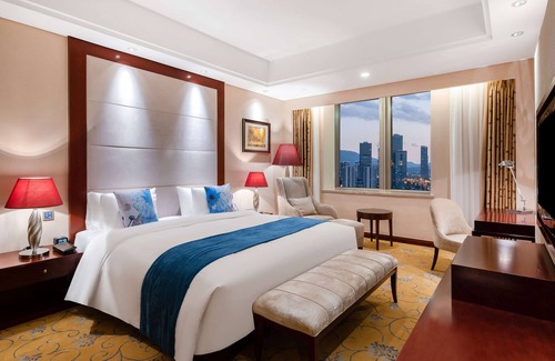 Chenggong County Hotel | Howard Johnson Tropical Garden Plaza Kunming