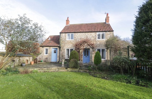 Kirkbymoorside Cottage | HOWE GREEN COTTAGE, family friendly, with open fire in Kirkbymoorside
