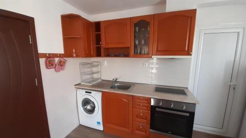 Chernomorets House | Hris
