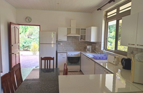 Huahine Ski Chalet | HUAHINE - Fare Teakavehere Tipanier + rental car