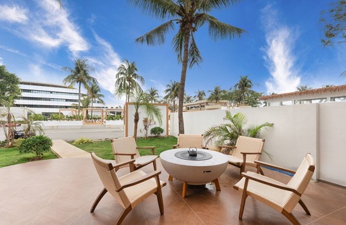 Wanning Hotel | Huajianbo Relangli Hotel