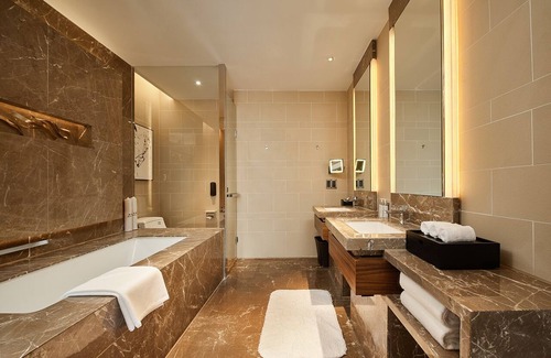 Beilun Hotel | HUALUXE Ningbo Harbor City by IHG