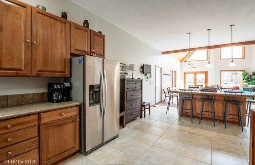 Northface House | Huck`s Place - 118 Brookside DrivennHuck`s Place - Great Access to Local Hiking Trails, Air Conditioning, Pool Table, Pet Friendly