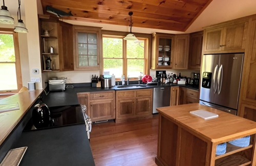 Niverville House | Hudson Valley Lakefront Gem: 6 Bedrooms & Private Waterfront