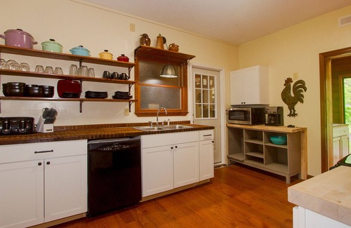 Swannanoa House | Huge 180-yr-old Farmhouse. All new amenities. 1 acre. cCose to town.