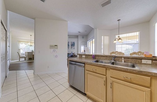 Florida Pines Villa | Huge 4 Bed 4.5 Bath Villa on Corner Plot with Huge South Pool & Spa
