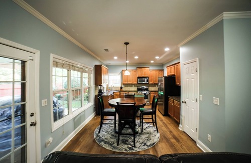 Loganville House | Huge 5 Bdrm W/King Bed Hot Tub