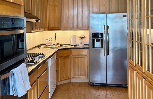 Old Town House | Huge 5 BR Home/Private Yard/Walk Everywhere/Parking for 2 Cars