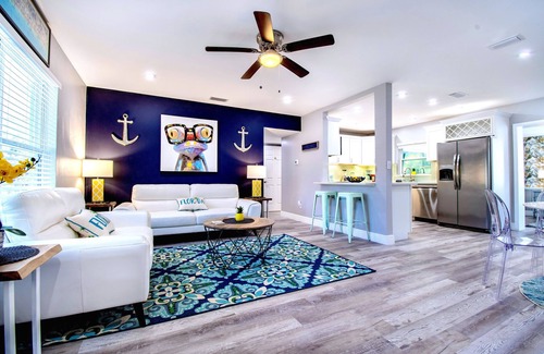 South Pinellas Community Council House | Huge 5BR+3BA Home with massive POOL. Poolside Cabana, Firepit. Sleeps 16