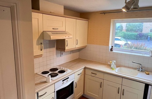 Glyndon Apartment | Huge Apartment- Balcony/TV/Piano/River Thames