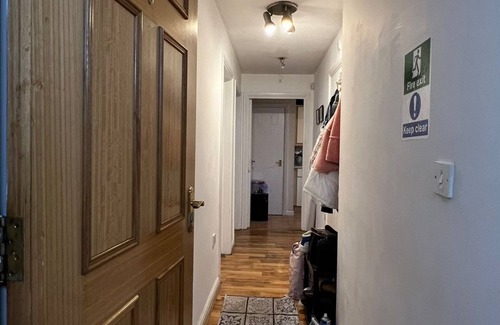 Glyndon Apartment | Huge Apartment- Balcony/TV/Piano/River Thames