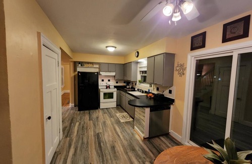 Machesney Park House | Huge deck & yard Near Indoor Sports Arena! Spacious! Smart TVs! Fast Wifi! Cozy.