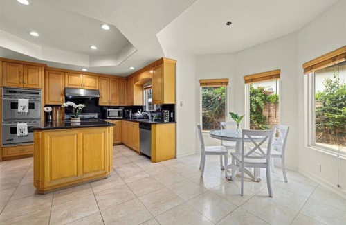 Sherman Oaks House | Huge Estate in ShermanOaks!Perfect for Staycation!