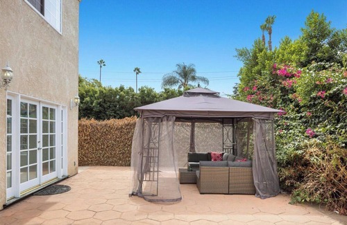 Sherman Oaks House | Huge Estate in ShermanOaks!Perfect for Staycation!