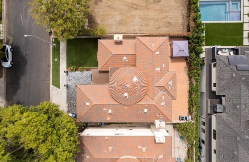 Sherman Oaks House | Huge Estate in ShermanOaks!Perfect for Staycation!