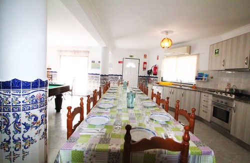 Branqueira Villa | HUGE FAMILY FRIENDLY VILLA, 7 BEDROOMS, PRIVATE POOL, AIRCON, LARGE GARDENS