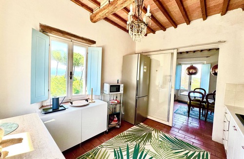 Gioiella Villa | Huge Family Friendly Villa. Stunning views of Umbria & Tuscany in lovely village