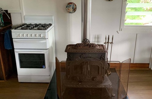 Emu Creek Other | Huge farm house, great for families and gatherings.
