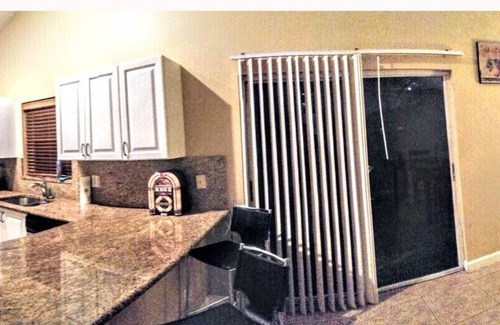 Pembroke Pines House | Huge Gated 5⭐Private Home Sleeps 21+ FREE RENTAL CAR +WATERSPORTS🌊 +WiFi +More!