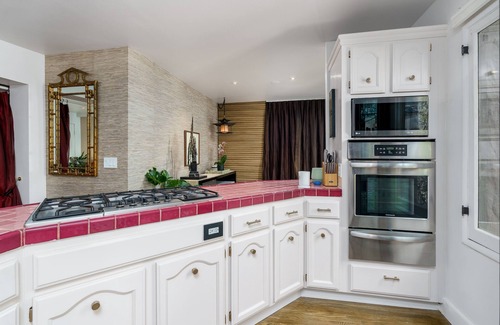 Hollywood Hills Apartment | Huge Hollywood Hills 1400 sq ft 2+1 Views, by the Hollywood Bowl!