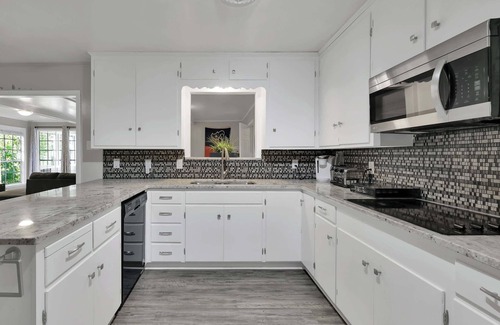 Huntsville House | Huge Home! | 5 Bedrooms | 2 Kitchens | Sleeps 16+