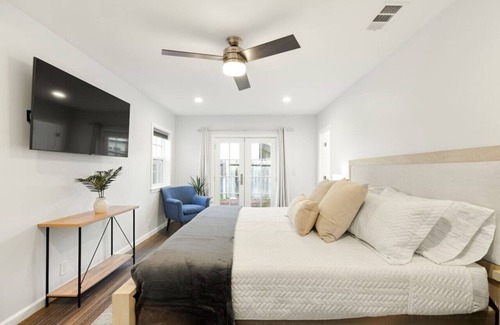 Hawthorne House | Huge Home for a Fun LA Retreat