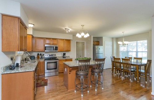 Eighth Avenue House | Huge Home for Groups 7min to Downtown