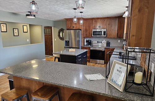 Christmas House | Huge House near Pictured Rocks, Trails, Hot Tub, walking distance to Casino/Bars