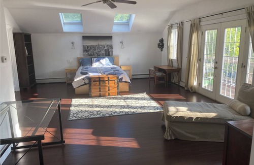 Bristol House | HUGE HOUSE, POOL, BEACH, SLEEPS 10+!