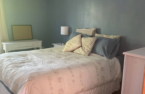 Bristol House | HUGE HOUSE, POOL, BEACH, SLEEPS 10+!