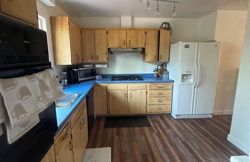 Spenard House | Huge house w/5 Bedrooms with large Deck in Anchorage by Airport!