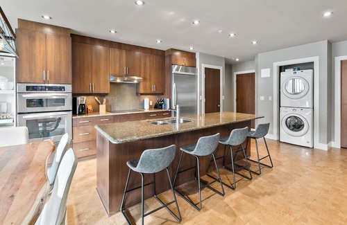 Sicamous Condo | Huge Lakefront condo on Mara Lake, Sicamous BC w BOAT SLIP, Pool, Gym