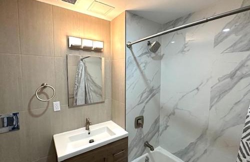 Little Italy Apartment | Huge Modern 2 bedroom in Little Italy