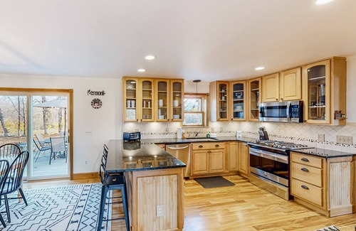 Mount Holly House | Huge Modern Estate w/hot tub, mountain views, minutes to Okemo