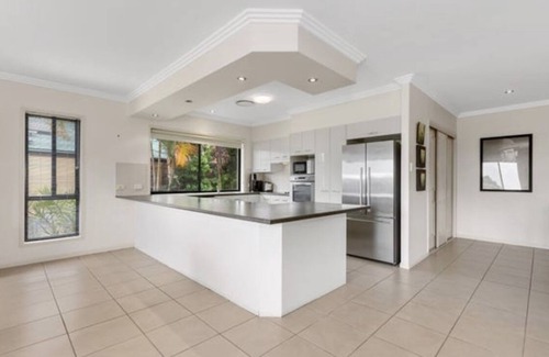 Banora Point House | Huge Modern Home close to everything!