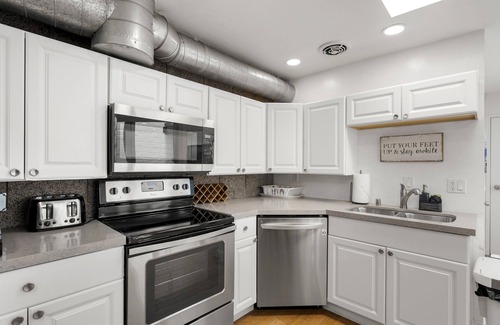 Cortez Hill Apartment | Huge Newly Renovated Suite At Downtown San Diego